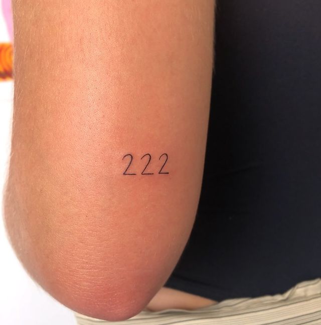tatouage 222 coude