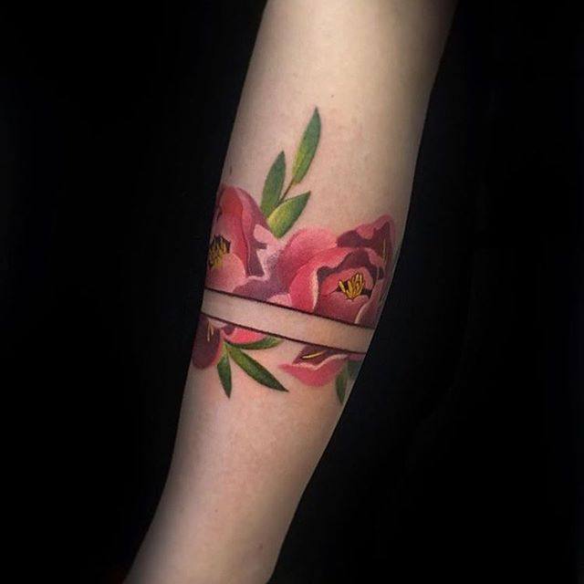 Tatouage de brassard floral