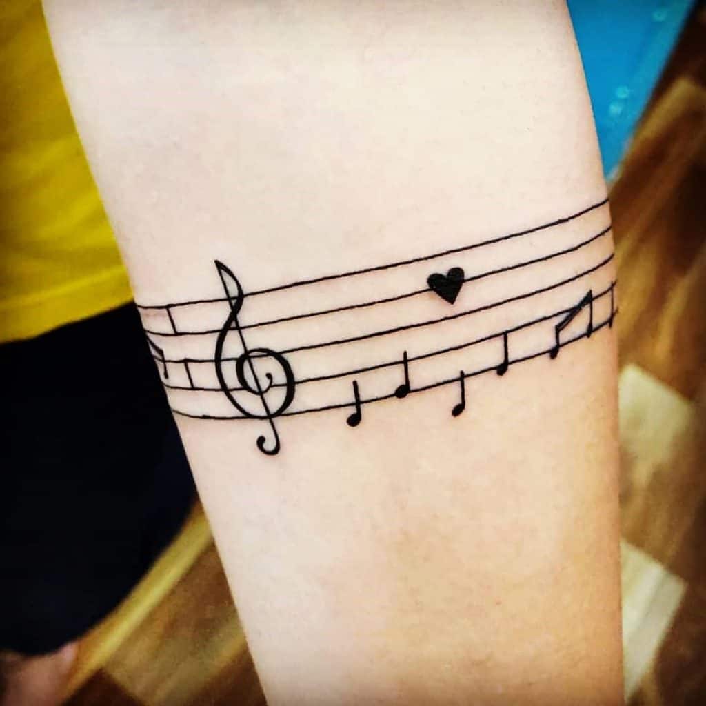 Tatouage de brassard de musique