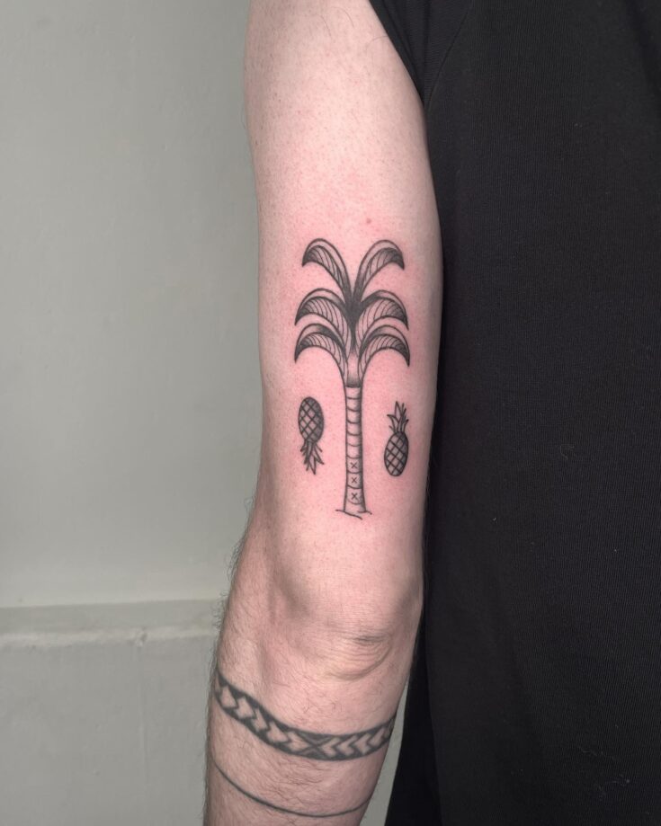 Tatouage d'ananas et de palmier 