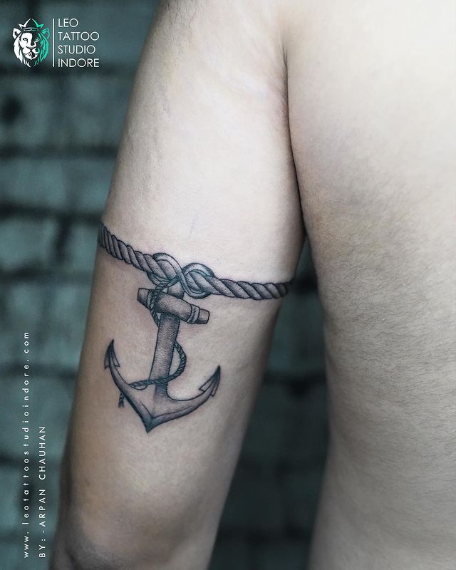 tatouage ancre et corde classique