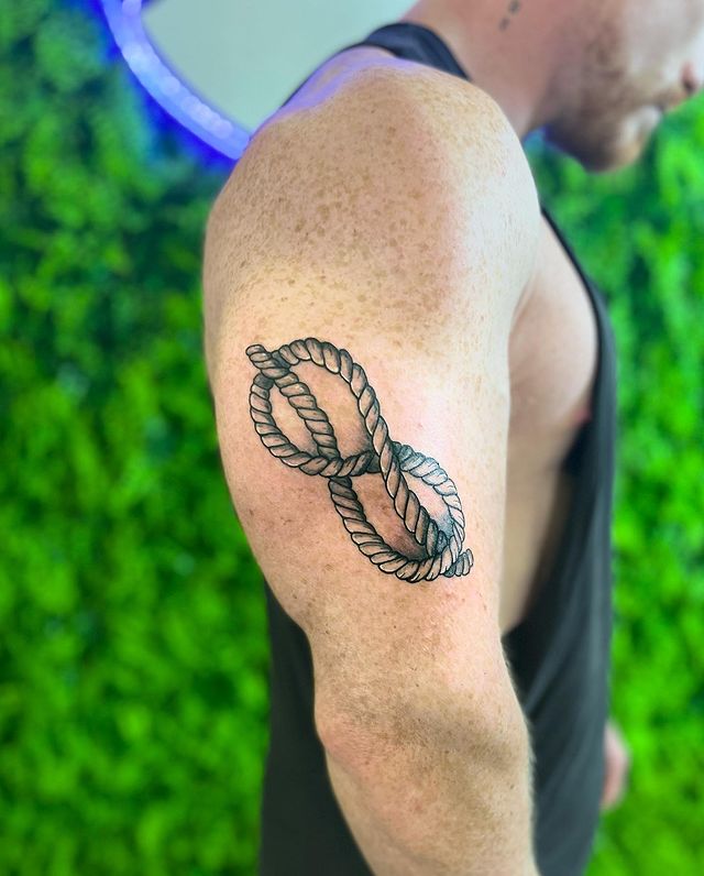 tatouage corde de l'infini