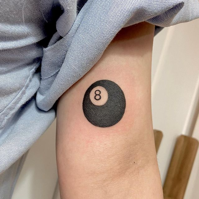Signification du tatouage boule de 8 (chance ?)