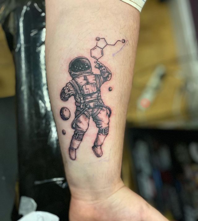 tatouage d'astronaute serotonin