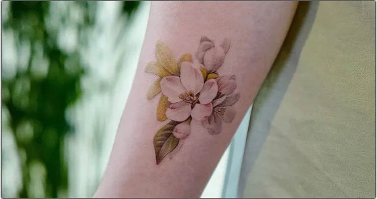 Tatouage fleurs de pommier : Symbolisme, signification et plus