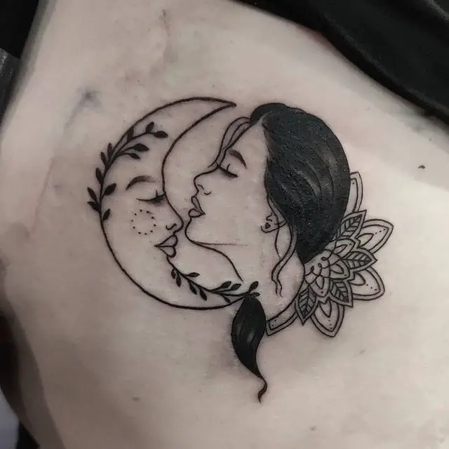 Tatouage fille et lune