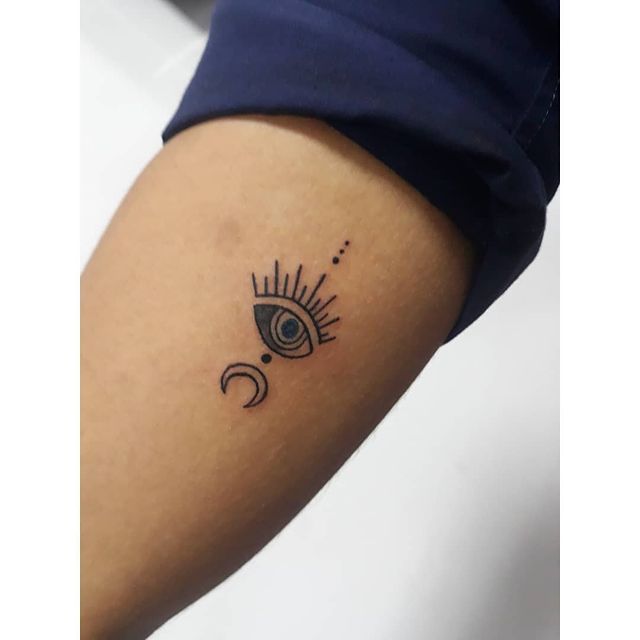 tatouage oeil soleil lune