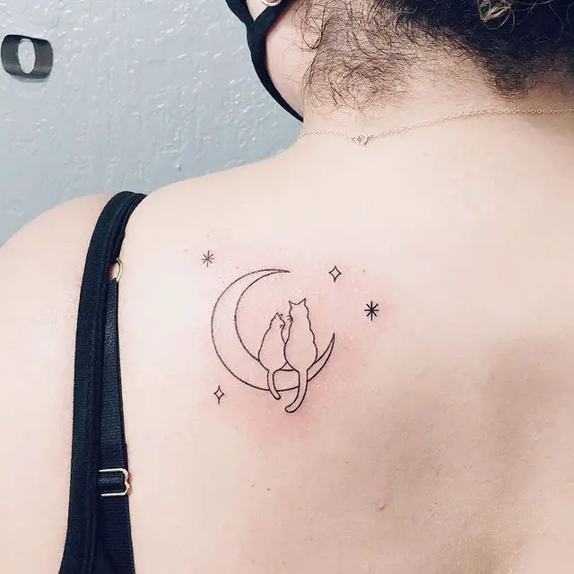 tatouage dos chat et lune