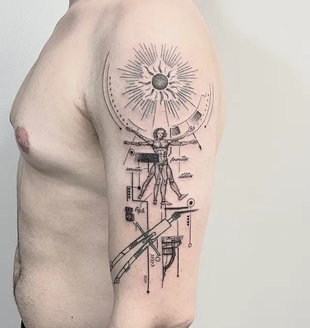 Tatouage d'épaule de l'homme virtruvien