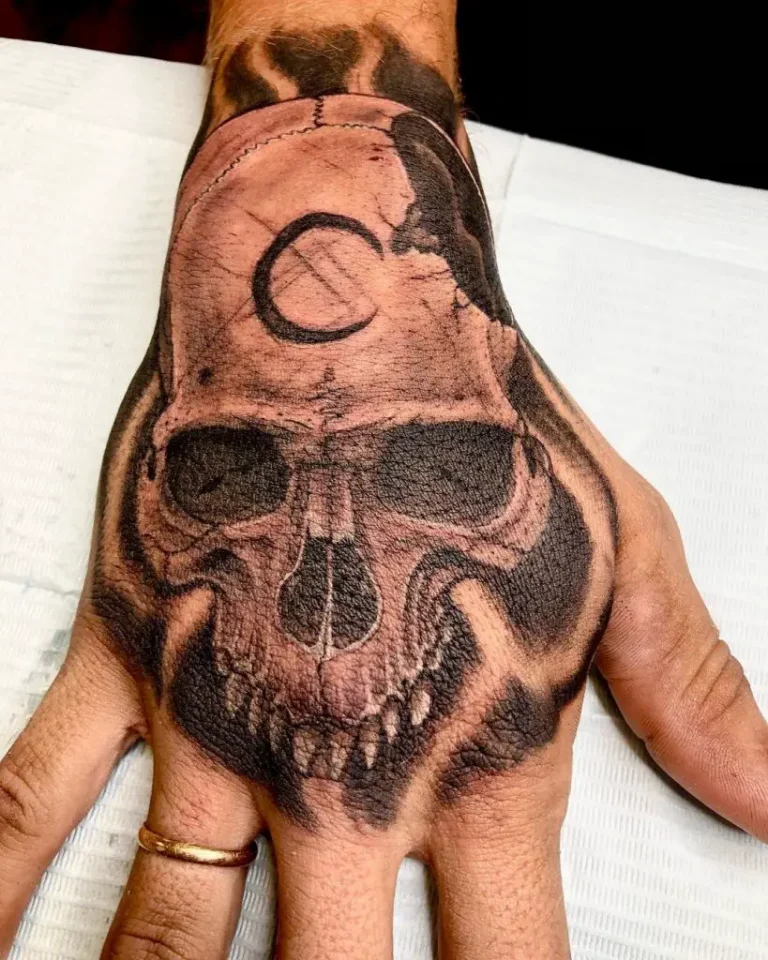 Signification du tatouage du crâne sur la main