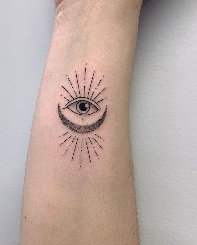 Tatouage oeil soleil lune